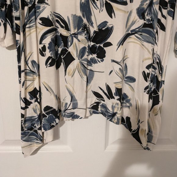 Tahari Sharkbite Tunic - Picture 3 of 4